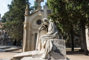 arquitectura-funeraria-diseno-honra-memoria