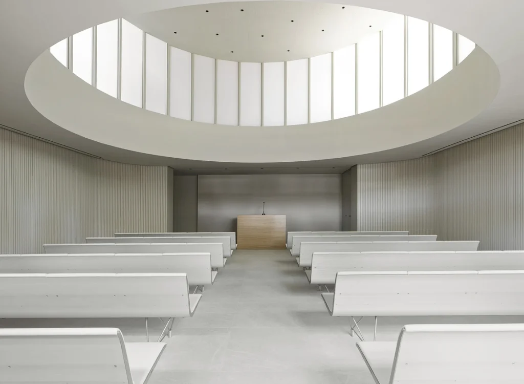 Interior capilla funeraria proxima
